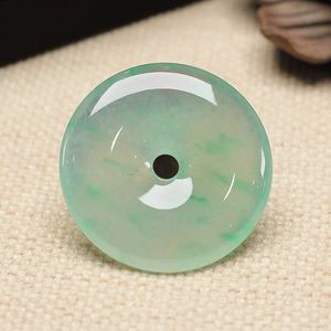 关于翡翠平安扣价格的信息-第1张图片-翡翠网 关于翡翠平安扣价格的信息-第1张图片-翡翠网