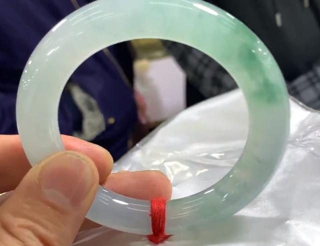 买了个黄金手镯没开发票翡翠手镯国检证书在哪里找-第11张图片-翡翠网 买了个黄金手镯没开发票翡翠手镯国检证书在哪里找-第11张图片-翡翠网