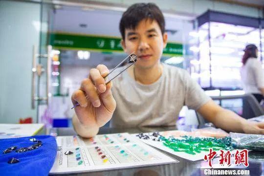 钻石的广告语经典,一颗钻石恒久远下一句-第2张图片-翡翠网 钻石的广告语经典,一颗钻石恒久远下一句-第2张图片-翡翠网