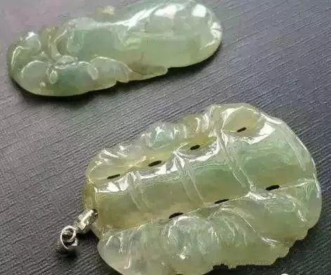 翡翠手镯带着发黄是怎么回事的简单介绍-第3张图片-翡翠网 翡翠手镯带着发黄是怎么回事的简单介绍-第3张图片-翡翠网