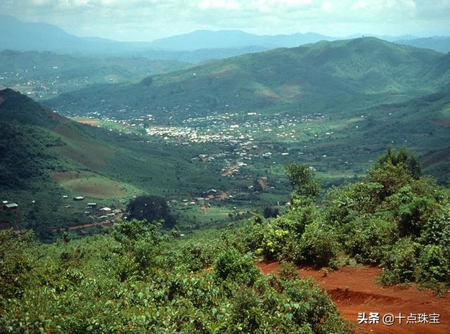 细白皮翡翠毛料赌石知识图片翡翠假皮壳知识-第4张图片-翡翠网 细白皮翡翠毛料赌石知识图片翡翠假皮壳知识-第4张图片-翡翠网