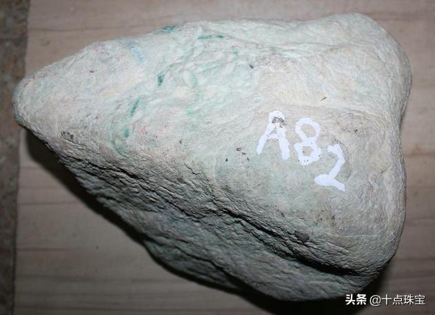 细白皮翡翠毛料赌石知识图片翡翠假皮壳知识-第6张图片-翡翠网 细白皮翡翠毛料赌石知识图片翡翠假皮壳知识-第6张图片-翡翠网