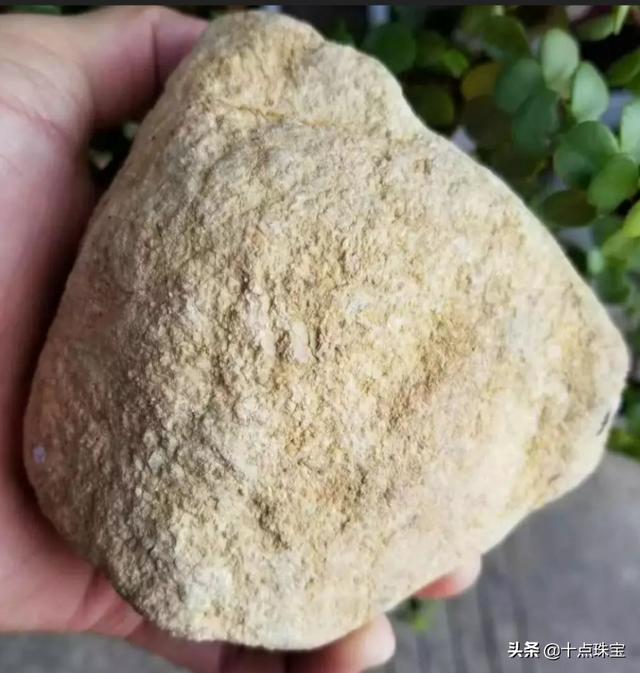 细白皮翡翠毛料赌石知识图片翡翠假皮壳知识-第9张图片-翡翠网 细白皮翡翠毛料赌石知识图片翡翠假皮壳知识-第9张图片-翡翠网