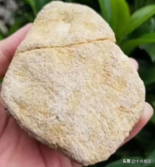 细白皮翡翠毛料赌石知识图片翡翠假皮壳知识-第10张图片-翡翠网 细白皮翡翠毛料赌石知识图片翡翠假皮壳知识-第10张图片-翡翠网