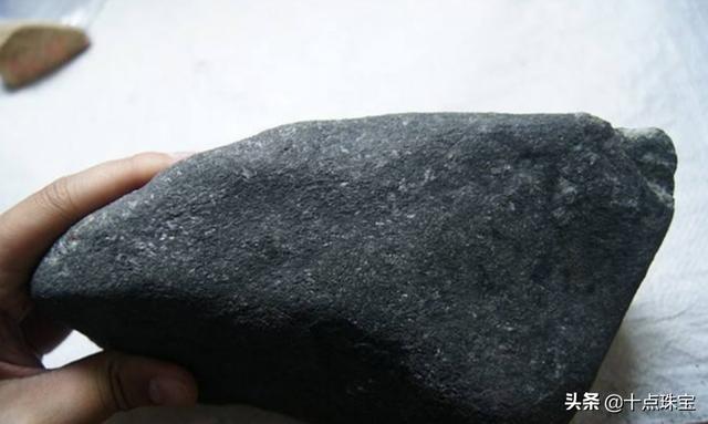 细白皮翡翠毛料赌石知识图片翡翠假皮壳知识-第15张图片-翡翠网 细白皮翡翠毛料赌石知识图片翡翠假皮壳知识-第15张图片-翡翠网