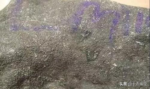 细白皮翡翠毛料赌石知识图片翡翠假皮壳知识-第21张图片-翡翠网 细白皮翡翠毛料赌石知识图片翡翠假皮壳知识-第21张图片-翡翠网