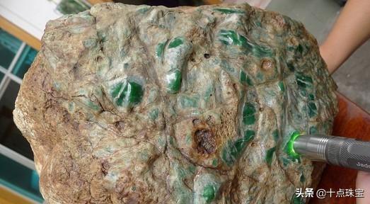 细白皮翡翠毛料赌石知识图片翡翠假皮壳知识-第24张图片-翡翠网 细白皮翡翠毛料赌石知识图片翡翠假皮壳知识-第24张图片-翡翠网