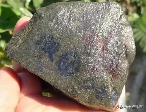 细白皮翡翠毛料赌石知识图片翡翠假皮壳知识-第26张图片-翡翠网 细白皮翡翠毛料赌石知识图片翡翠假皮壳知识-第26张图片-翡翠网