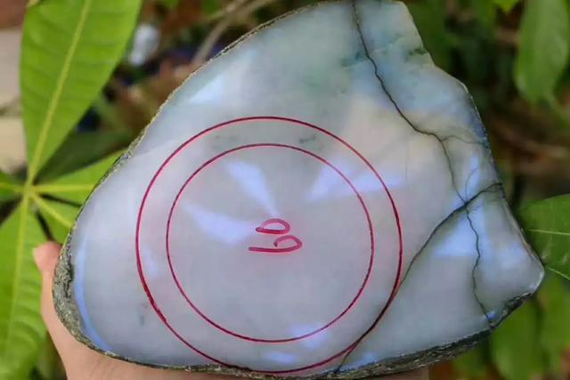 500元料切出天价翡翠,赌石春彩料子-第4张图片-翡翠网 500元料切出天价翡翠,赌石春彩料子-第4张图片-翡翠网