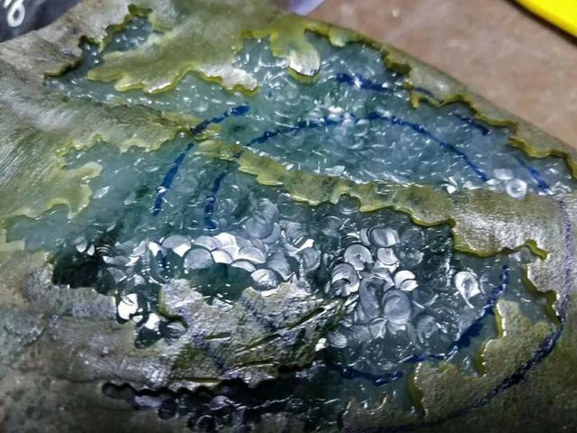 南齐翡翠原石挑战,南齐翡翠原石切开-第3张图片-翡翠网 南齐翡翠原石挑战,南齐翡翠原石切开-第3张图片-翡翠网