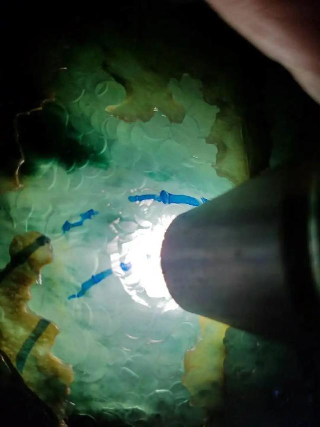 南齐翡翠原石挑战,南齐翡翠原石切开-第4张图片-翡翠网 南齐翡翠原石挑战,南齐翡翠原石切开-第4张图片-翡翠网