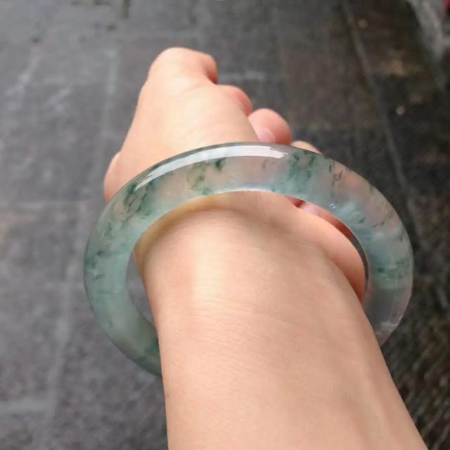 南齐翡翠原石挑战,南齐翡翠原石切开-第9张图片-翡翠网 南齐翡翠原石挑战,南齐翡翠原石切开-第9张图片-翡翠网