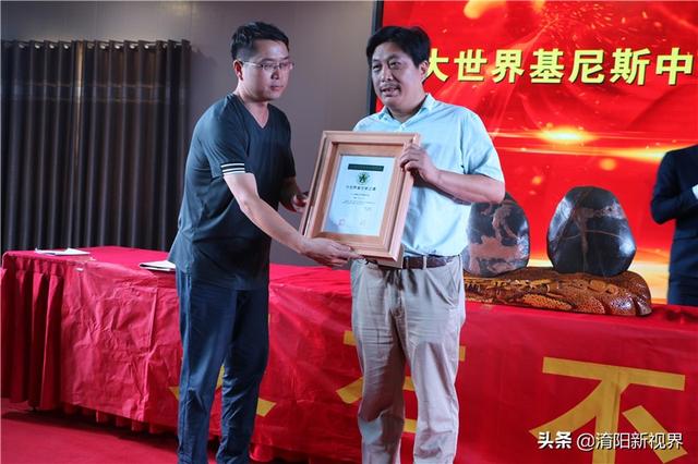 丹江口市白皮翡翠原石毛料,翡翠的原石在哪里-第10张图片-翡翠网 丹江口市白皮翡翠原石毛料,翡翠的原石在哪里-第10张图片-翡翠网