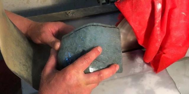 翡翠原石怎么打造成手镯的翡翠原石做手镯-第9张图片-翡翠网 翡翠原石怎么打造成手镯的翡翠原石做手镯-第9张图片-翡翠网