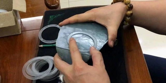 翡翠原石怎么打造成手镯的翡翠原石做手镯-第10张图片-翡翠网 翡翠原石怎么打造成手镯的翡翠原石做手镯-第10张图片-翡翠网