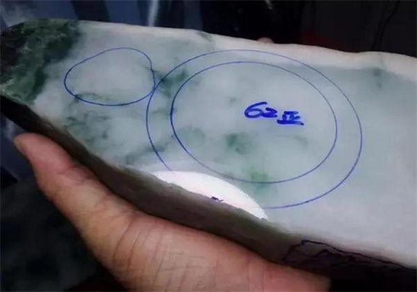 包含切一块翡翠原石多少钱的词条-第4张图片-翡翠网 包含切一块翡翠原石多少钱的词条-第4张图片-翡翠网