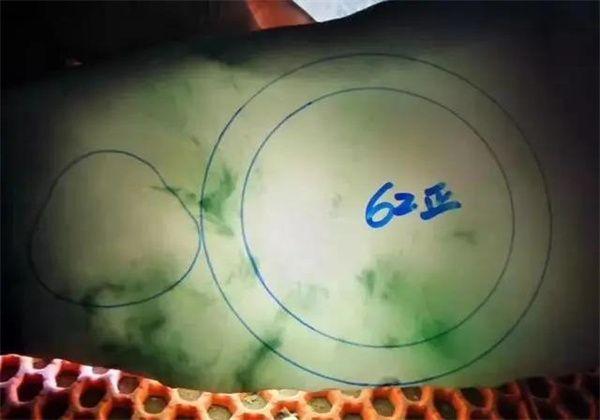 包含切一块翡翠原石多少钱的词条-第6张图片-翡翠网 包含切一块翡翠原石多少钱的词条-第6张图片-翡翠网