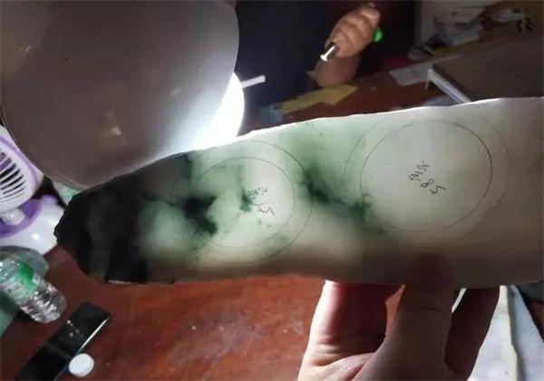 包含切一块翡翠原石多少钱的词条-第11张图片-翡翠网 包含切一块翡翠原石多少钱的词条-第11张图片-翡翠网