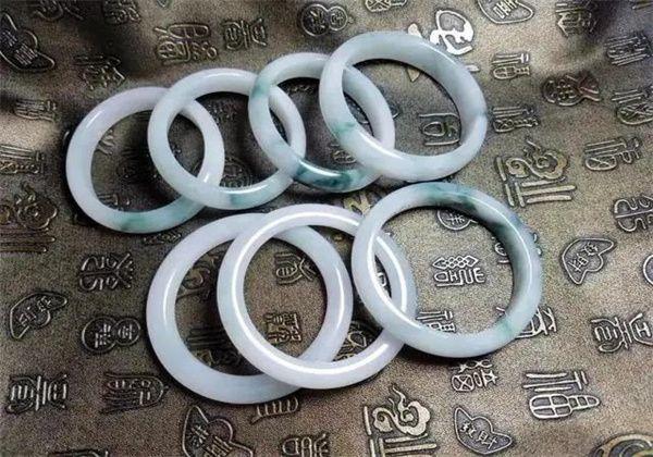 包含切一块翡翠原石多少钱的词条-第12张图片-翡翠网 包含切一块翡翠原石多少钱的词条-第12张图片-翡翠网