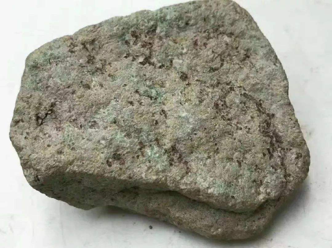 翡翠原石买木那还是莫湾基,翡翠原石什么场口好-第1张图片-翡翠网 翡翠原石买木那还是莫湾基,翡翠原石什么场口好-第1张图片-翡翠网