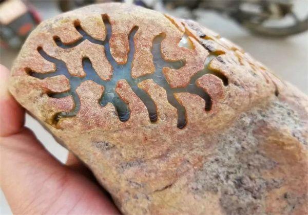 翡翠手镯多少钱,3万元翡翠原石手镯-第3张图片-翡翠网 翡翠手镯多少钱,3万元翡翠原石手镯-第3张图片-翡翠网