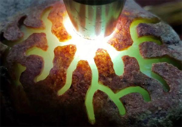 翡翠手镯多少钱,3万元翡翠原石手镯-第4张图片-翡翠网 翡翠手镯多少钱,3万元翡翠原石手镯-第4张图片-翡翠网