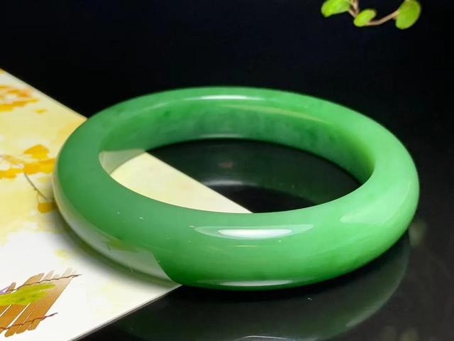 59mm翡翠手镯图片翡翠手镯有裂纹怎么办-第2张图片-翡翠网 59mm翡翠手镯图片翡翠手镯有裂纹怎么办-第2张图片-翡翠网