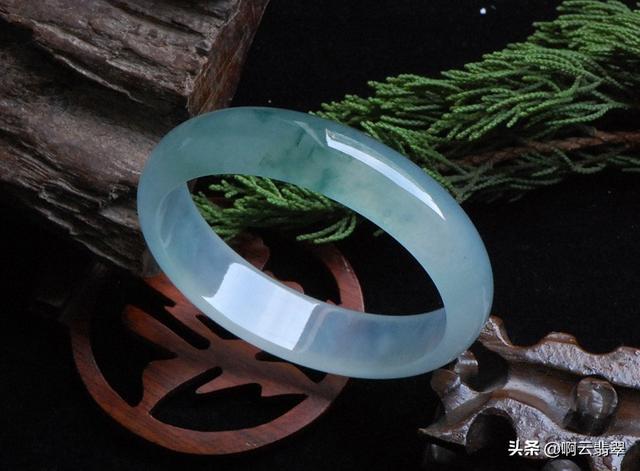 翡翠原石上色冒充老油皮,莫湾基黑乌沙油皮-第8张图片-翡翠网 翡翠原石上色冒充老油皮,莫湾基黑乌沙油皮-第8张图片-翡翠网