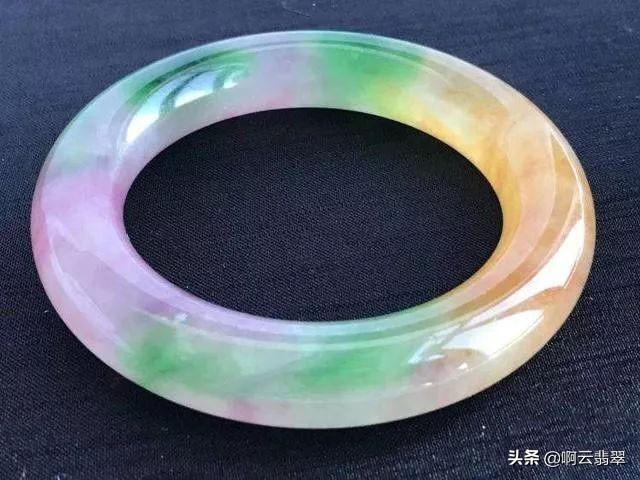 翡翠原石上色冒充老油皮,莫湾基黑乌沙油皮-第9张图片-翡翠网 翡翠原石上色冒充老油皮,莫湾基黑乌沙油皮-第9张图片-翡翠网