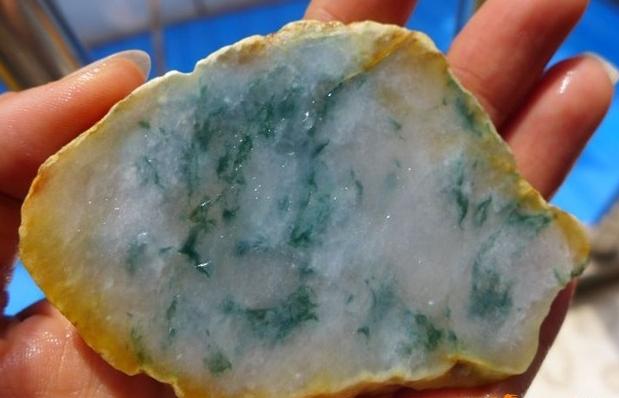 关于翡翠原石切口料怎么分的信息-第4张图片-翡翠网 关于翡翠原石切口料怎么分的信息-第4张图片-翡翠网