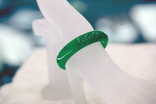 翡翠的硬知识大全和田玉硬还是翡翠硬-第7张图片-翡翠网 翡翠的硬知识大全和田玉硬还是翡翠硬-第7张图片-翡翠网