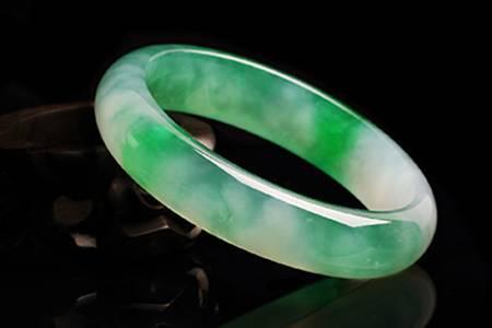 翡翠的硬知识大全和田玉硬还是翡翠硬-第11张图片-翡翠网 翡翠的硬知识大全和田玉硬还是翡翠硬-第11张图片-翡翠网