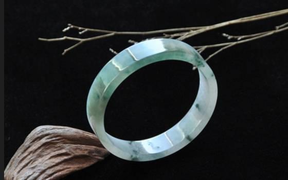 翡翠的硬知识大全和田玉硬还是翡翠硬-第13张图片-翡翠网 翡翠的硬知识大全和田玉硬还是翡翠硬-第13张图片-翡翠网