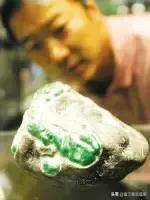 翡翠原石赌石讲解视频翡翠原石加工翡翠赌石怎么样-第4张图片-翡翠网 翡翠原石赌石讲解视频翡翠原石加工翡翠赌石怎么样-第4张图片-翡翠网