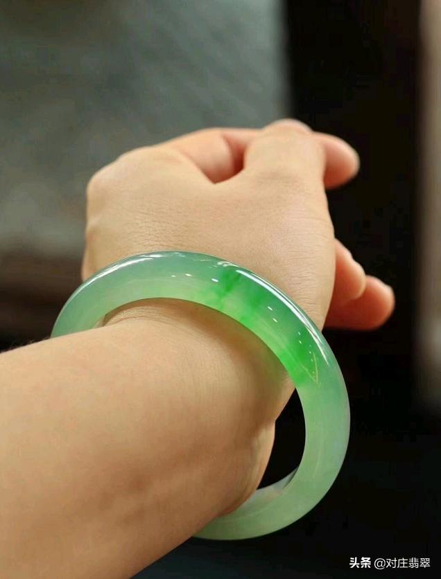 翡翠原石可以互相磨吗,翡翠原石磨出来怎么样上光-第9张图片-翡翠网 翡翠原石可以互相磨吗,翡翠原石磨出来怎么样上光-第9张图片-翡翠网