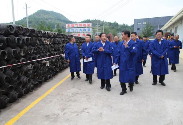 延安春晚翡翠知识翡翠原石包浆皮知识-第3张图片-翡翠网 延安春晚翡翠知识翡翠原石包浆皮知识-第3张图片-翡翠网