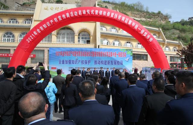 延安春晚翡翠知识翡翠原石包浆皮知识-第6张图片-翡翠网 延安春晚翡翠知识翡翠原石包浆皮知识-第6张图片-翡翠网