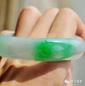 关于关于翡翠手镯的这些知识的信息-第21张图片-翡翠网 关于关于翡翠手镯的这些知识的信息-第21张图片-翡翠网