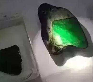 瑞丽翡翠市场瑞丽顶级翡翠原石-第7张图片-翡翠网 瑞丽翡翠市场瑞丽顶级翡翠原石-第7张图片-翡翠网