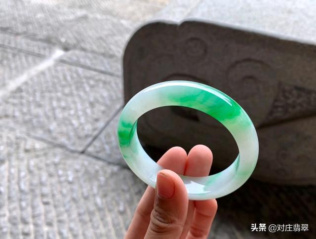 正阳翡翠手镯图片正阳绿翡翠戒指图片-第9张图片-翡翠网