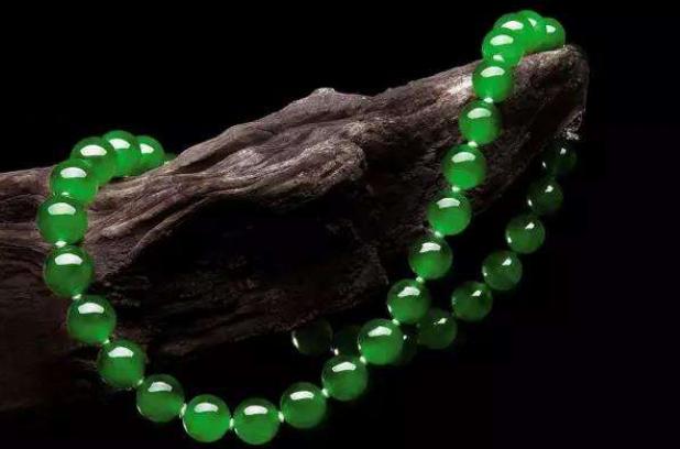 戴翡翠手镯能汗蒸吗汗蒸时能戴黄金手镯吗-第7张图片-翡翠网 戴翡翠手镯能汗蒸吗汗蒸时能戴黄金手镯吗-第7张图片-翡翠网