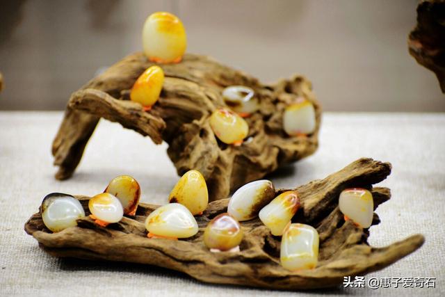 玉海生辉翡翠原石图片的简单介绍-第2张图片-翡翠网 玉海生辉翡翠原石图片的简单介绍-第2张图片-翡翠网