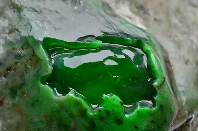 关于翡翠原石打磨方法的信息-第1张图片-翡翠网 关于翡翠原石打磨方法的信息-第1张图片-翡翠网