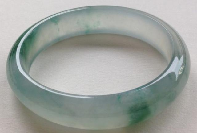 关于翡翠糯冰种a货价格的信息-第1张图片-翡翠网 关于翡翠糯冰种a货价格的信息-第1张图片-翡翠网