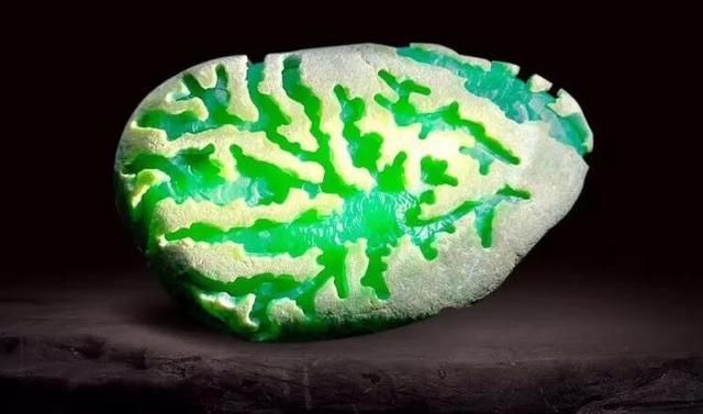 缅甸翡翠手镯什么品相最好,翡翠原石的品相是什么-第4张图片-翡翠网 缅甸翡翠手镯什么品相最好,翡翠原石的品相是什么-第4张图片-翡翠网