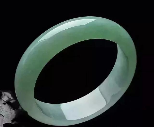 冰豆种翡翠手镯图片冰豆种翡翠价格走势-第4张图片-翡翠网
