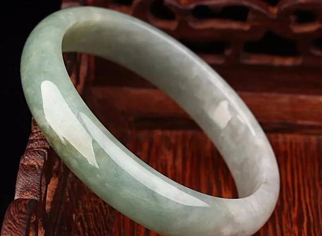 冰豆种翡翠手镯图片冰豆种翡翠价格走势-第7张图片-翡翠网