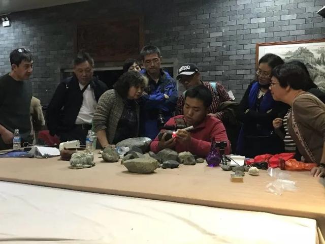 苏州哪里可以买翡翠原石,苏州玉石原石市场-第2张图片-翡翠网 苏州哪里可以买翡翠原石,苏州玉石原石市场-第2张图片-翡翠网