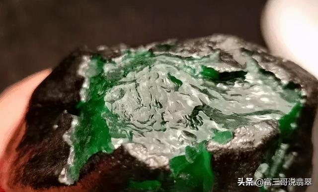 翡翠原石切涨的简单介绍-第1张图片-翡翠网 翡翠原石切涨的简单介绍-第1张图片-翡翠网