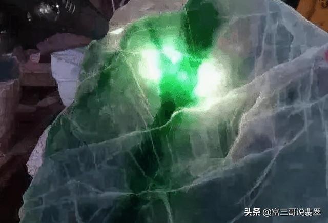 翡翠原石切涨的简单介绍-第4张图片-翡翠网 翡翠原石切涨的简单介绍-第4张图片-翡翠网